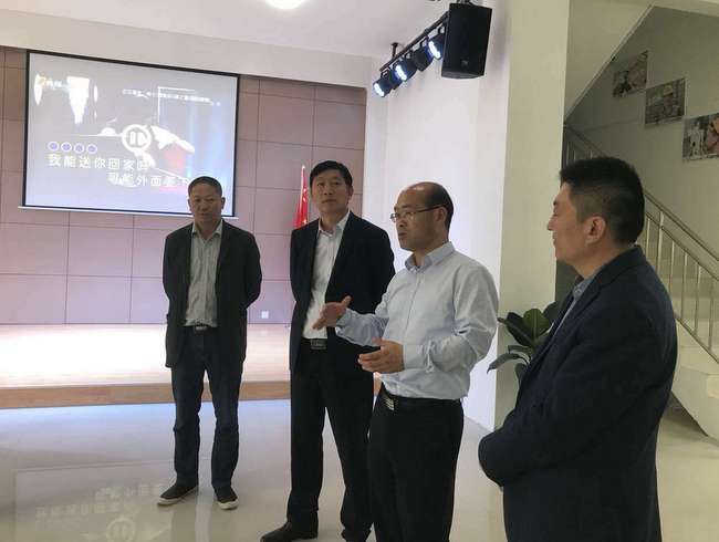 集团党委书记、董事长刘飞，现场指导&ldquo;党建&middot;家&rdquo;活动中心建设.jpg